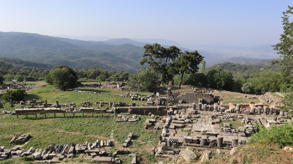 Vue d'ensemble en plongée du site archéologique de Labraunda en 2023